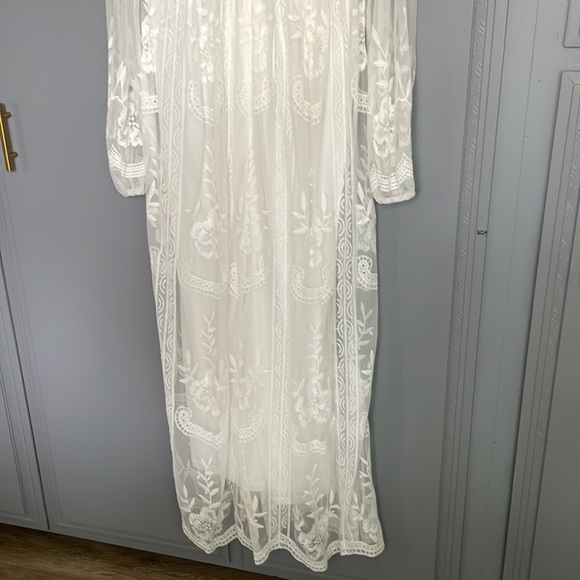 White Long sheer lace maternity dress. - Picture 6 of 7